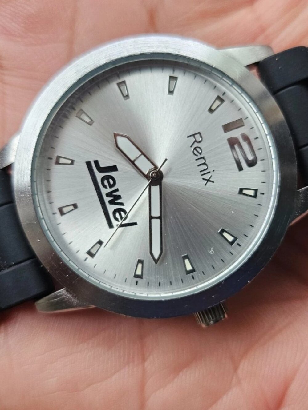 Remix Jewel Wristwatch Silver Tone Case Black Rubber Strap Analog Quartz Watch